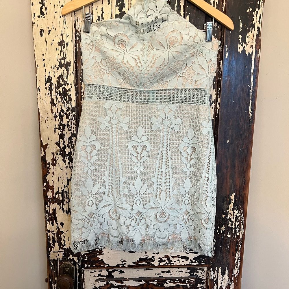 Women’s The Room light Blue Lace Halter tie Dress. Size M.